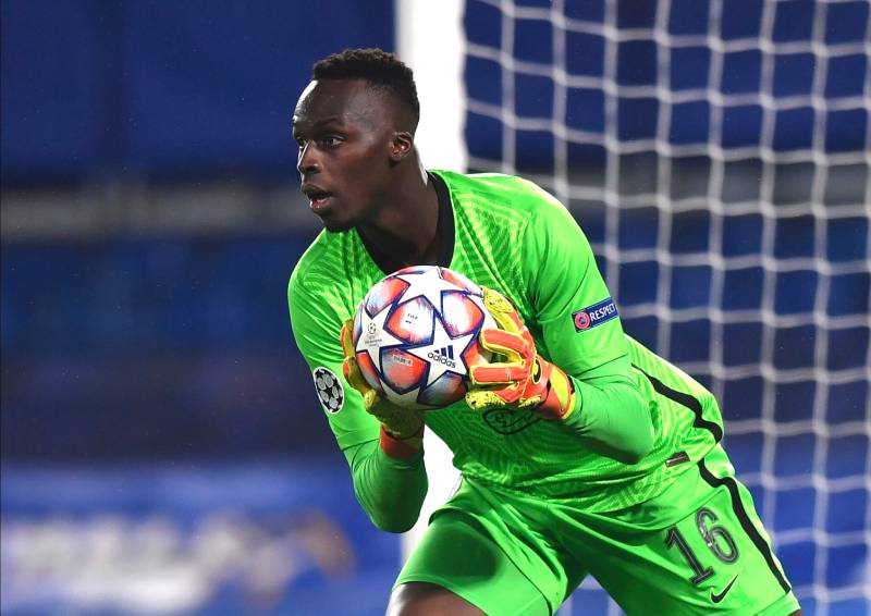 Các Vị Trí Trong Đội Hình Bóng Đá - Vai Trò Nào Cũng Quan Trọng 2 Thủ môn